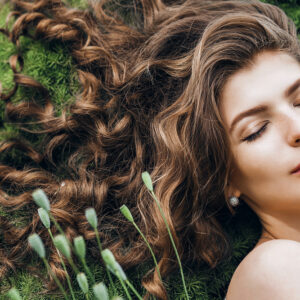 How to Maintain and Style Curly Frizzy Hair